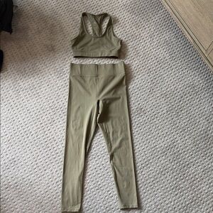Moss Green Active Set - Sports Bra & High-Waist Leggings